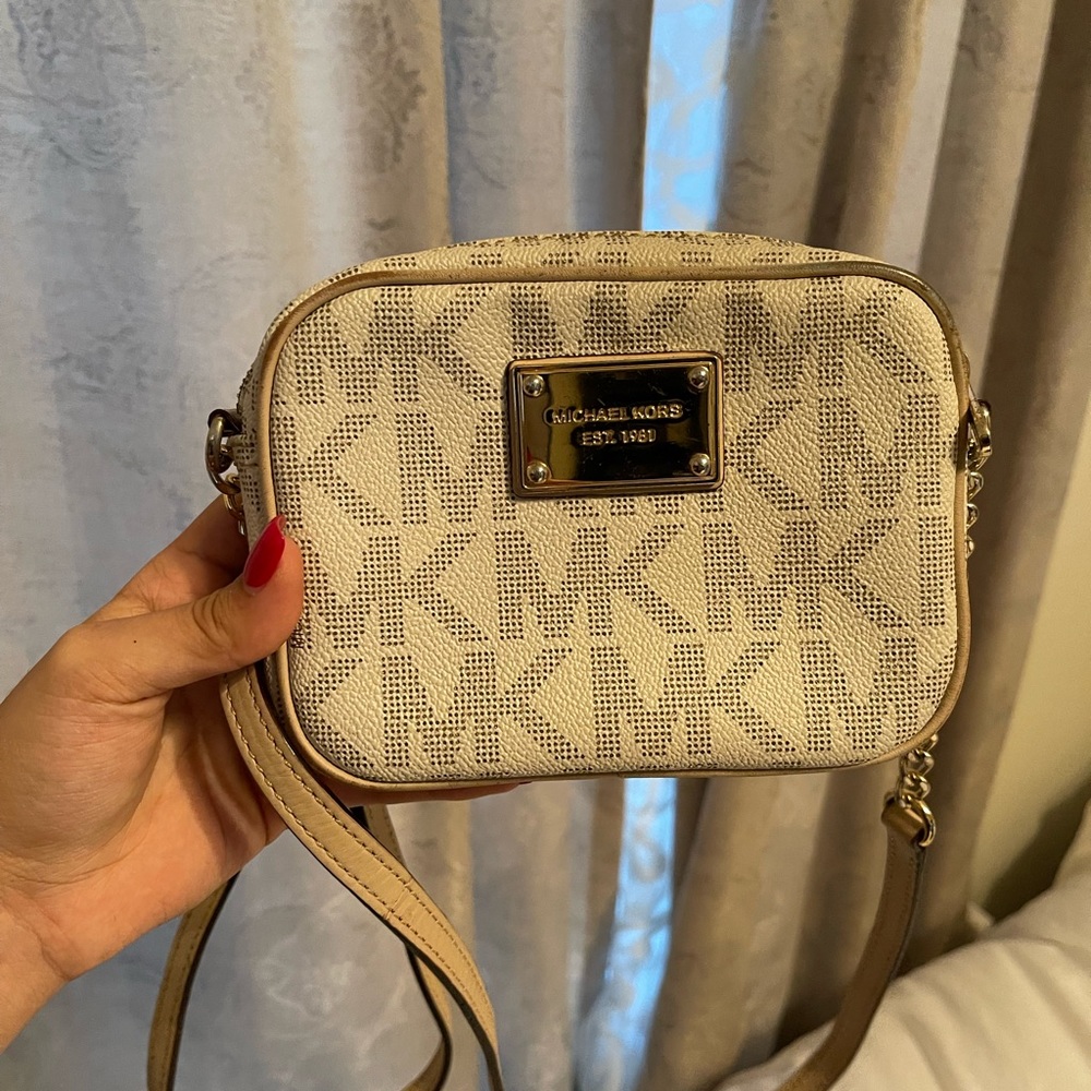 Small Michael Kors cross body.